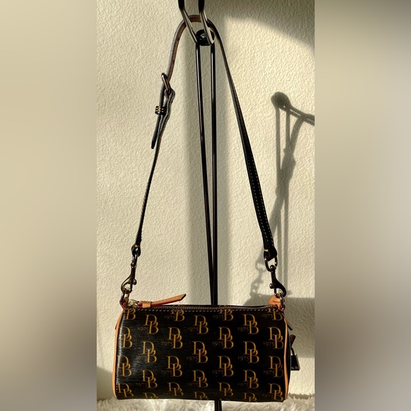 Dooney & Bourke Mini Barrel Signature Purse - Picture 4 of 11
